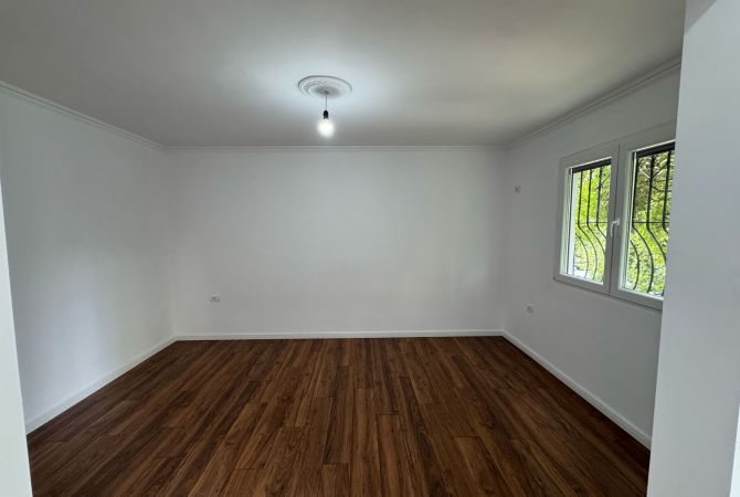 Shtepi ne shitje Apartament ne Tirane, 1+1, Mobilimi Bosh, pa mobiluar, Pagesa 122,000  Euro.