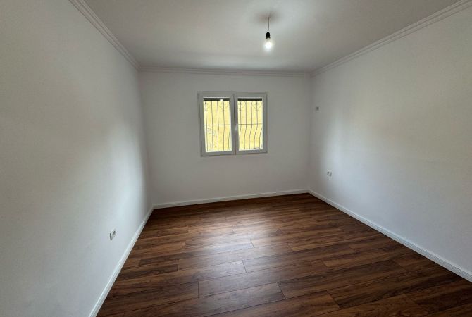 Shtepi ne shitje Apartament ne Tirane, 1+1, Mobilimi Bosh, pa mobiluar, Pagesa 122,000  Euro.