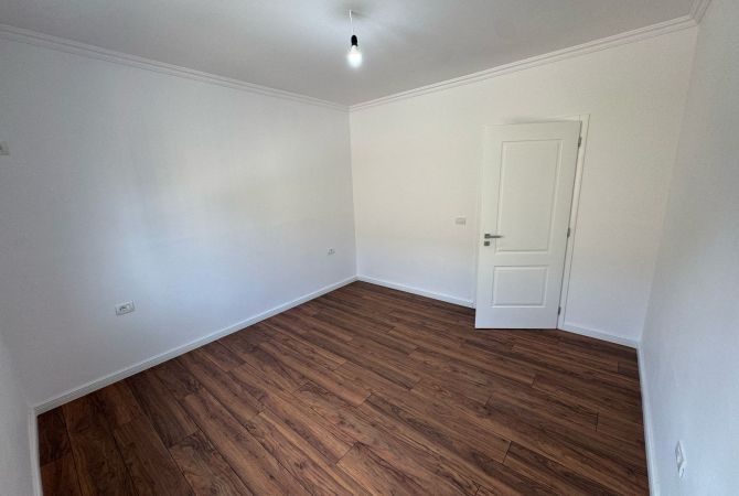 Shtepi ne shitje Apartament ne Tirane, 1+1, Mobilimi Bosh, pa mobiluar, Pagesa 122,000  Euro.