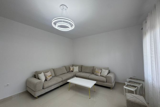 Shtepi me qera 2+1 ne Tirane - 550 Euro