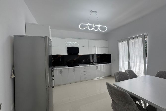 Shtepi me qera Shtepi Private ne Tirane, 2+1, Mobilimi E mobiluar, Pagesa 550  Euro.