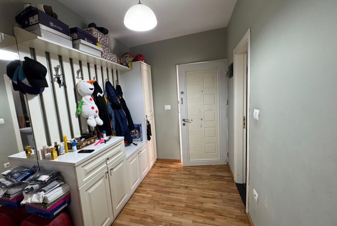 Shtepi ne shitje Apartament ne Tirane, 1+1, Mobilimi E mobiluar, Pagesa 130,000  Euro.