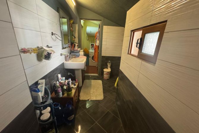 Shtepi ne shitje Apartament ne Tirane, 1+1, Mobilimi E mobiluar, Pagesa 191,200  Euro.