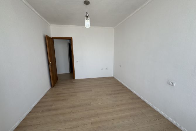 Shtepi ne shitje Apartament ne Tirane, 1+1, Mobilimi Bosh, pa mobiluar, Pagesa 88,000  Euro.