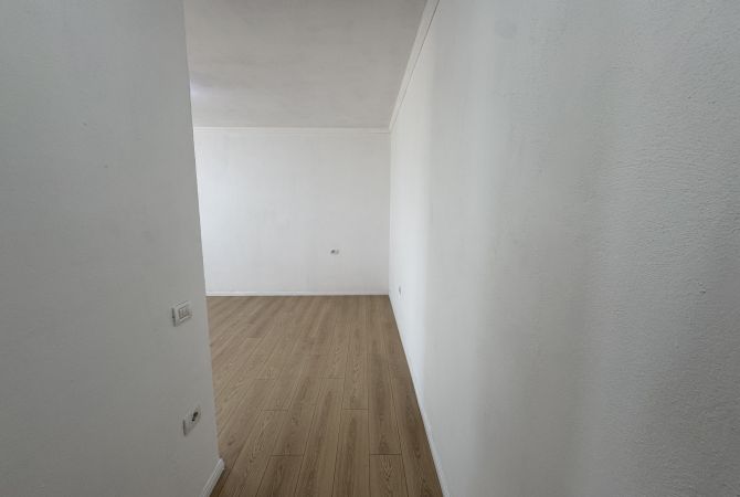 Shtepi ne shitje Apartament ne Tirane, 1+1, Mobilimi Bosh, pa mobiluar, Pagesa 88,000  Euro.