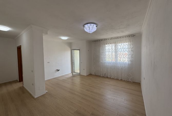 Shtepi ne shitje Apartament ne Tirane, 1+1, Mobilimi Bosh, pa mobiluar, Pagesa 88,000  Euro.