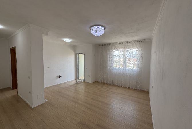 Shtepi ne shitje Apartament ne Tirane, 1+1, Mobilimi Bosh, pa mobiluar, Pagesa 88,000  Euro.