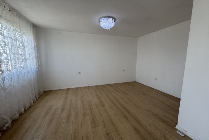 Shtepi ne shitje Apartament ne Tirane, 1+1, Mobilimi Bosh, pa mobiluar, Pagesa 88,000  Euro.
