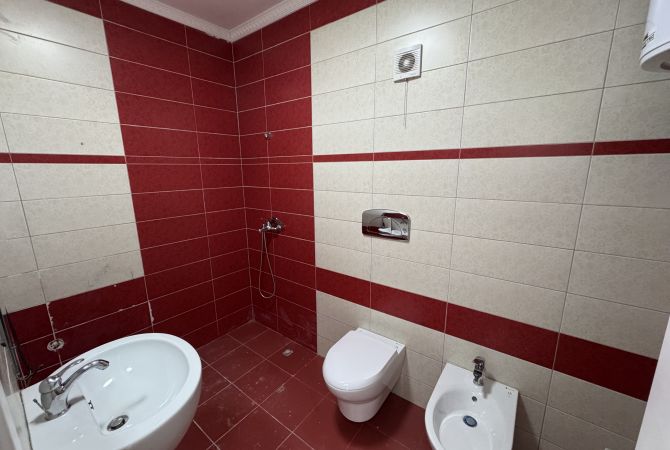 Shtepi ne shitje Apartament ne Tirane, 1+1, Mobilimi Bosh, pa mobiluar, Pagesa 87,000  Euro.