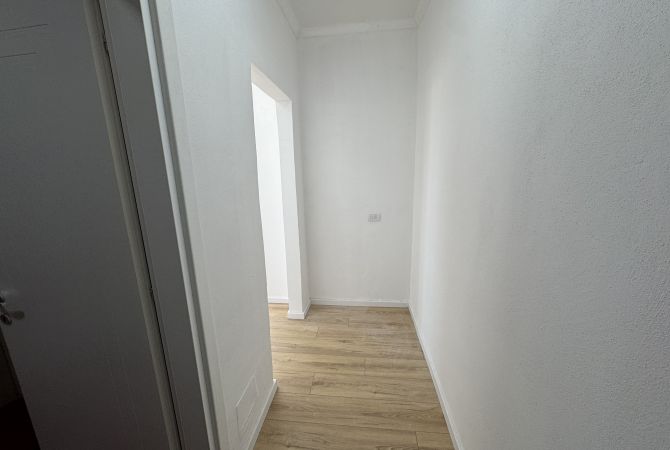 Shtepi ne shitje Apartament ne Tirane, 1+1, Mobilimi Bosh, pa mobiluar, Pagesa 87,000  Euro.