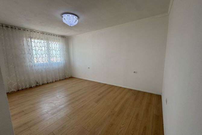 Shtepi ne shitje Apartament ne Tirane, 1+1, Mobilimi Bosh, pa mobiluar, Pagesa 88,000  Euro.