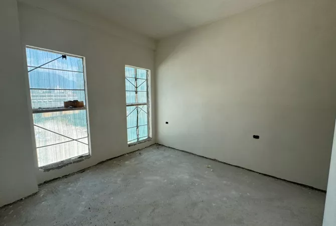 Shtepi ne shitje Apartament ne Tirane, 2+1, Mobilimi Bosh, pa mobiluar, Pagesa 269,000  Euro.