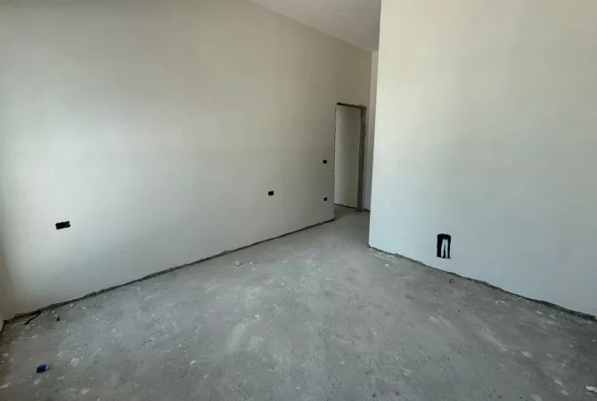 Shtepi ne shitje Apartament ne Tirane, 2+1, Mobilimi Bosh, pa mobiluar, Pagesa 269,000  Euro.