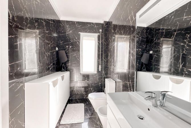 Shtepi ne shitje Apartament ne Tirane, 3+1, Mobilimi E mobiluar, Pagesa 250,000  Euro.