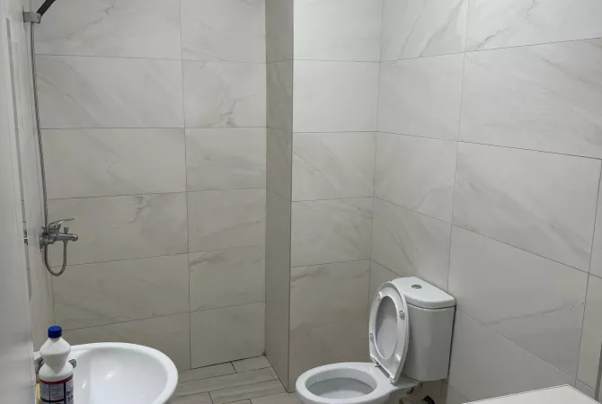 Shtepi me qera Apartament ne Tirane, 1+1, Mobilimi E mobiluar, Pagesa 45,000  Leke.