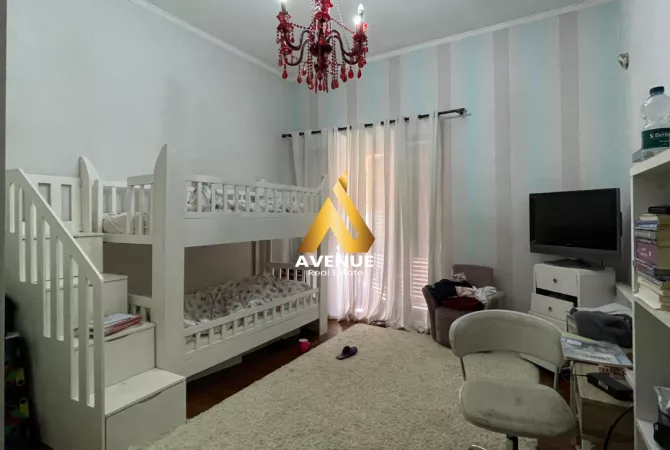 Shtepi me qera Apartament ne Tirane, 2+1, Mobilimi E mobiluar, Pagesa 1,300  Euro.