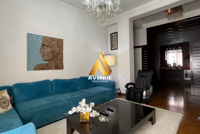 Shtepi me qera 2+1 ne Tirane - 1,300 Euro