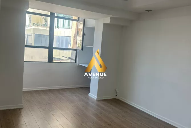 Ambiente Commerciale in Affitto 3+1 a Tirana - 1,500 Euro
