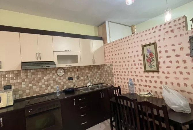 Shtepi ne shitje Apartament ne Tirane, 2+1, Mobilimi E mobiluar, Pagesa 11,300,000  Leke.