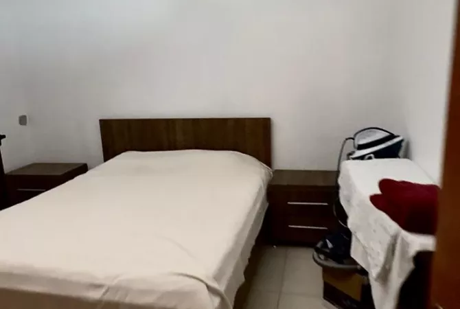 Shtepi ne shitje Apartament ne Tirane, 2+1, Mobilimi E mobiluar, Pagesa 125,000  Euro.