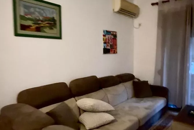 Shtepi ne shitje Apartament ne Tirane, 2+1, Mobilimi E mobiluar, Pagesa 125,000  Euro.