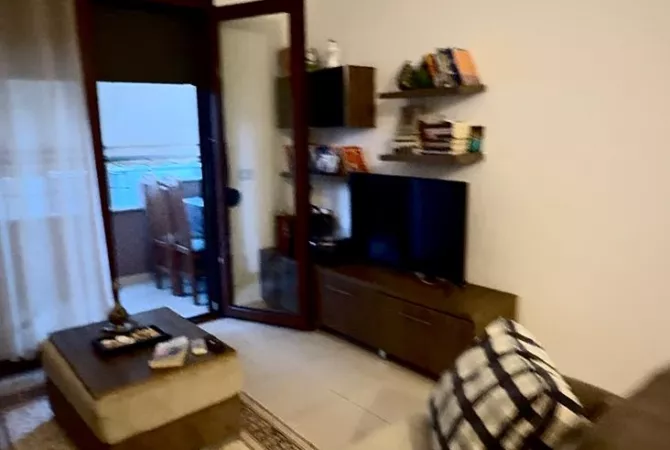 Shtepi ne shitje Apartament ne Tirane, 2+1, Mobilimi E mobiluar, Pagesa 125,000  Euro.