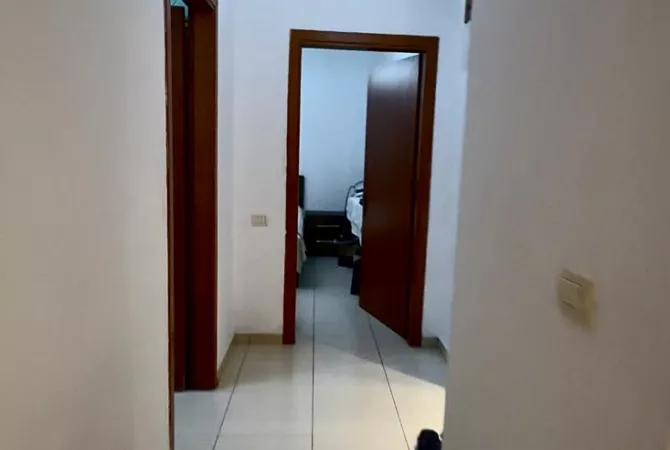 Shtepi ne shitje Apartament ne Tirane, 2+1, Mobilimi E mobiluar, Pagesa 125,000  Euro.