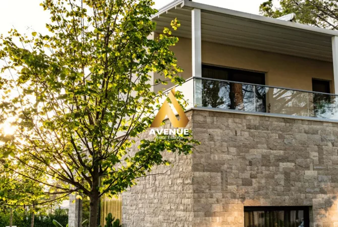 Shtepi ne shitje Vila Luksoze ne Durres, 4+1, Mobilimi E mobiluar, Pagesa 835,000  Euro.