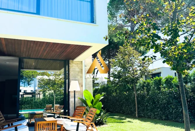 Shtepi ne shitje Vila Luksoze ne Durres, 4+1, Mobilimi E mobiluar, Pagesa 835,000  Euro.