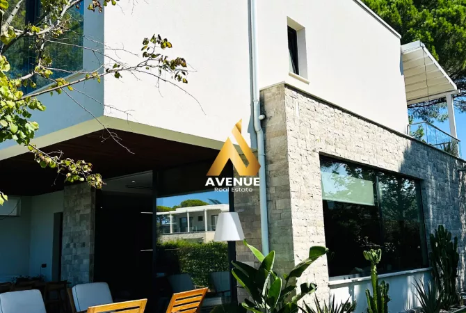 Shtepi ne shitje Vila Luksoze ne Durres, 4+1, Mobilimi E mobiluar, Pagesa 835,000  Euro.