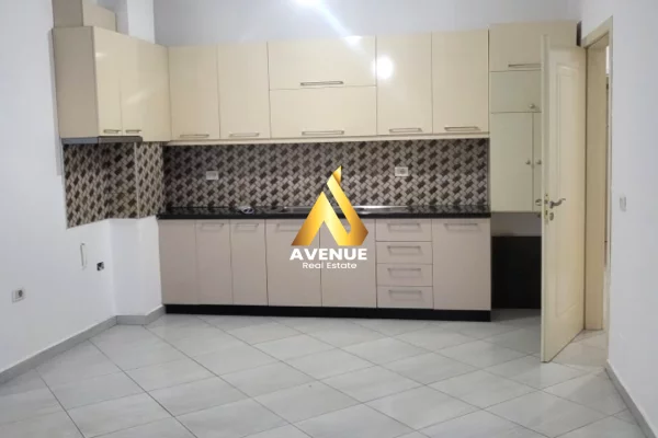 Shtepi me qera 2+1 ne Tirane - 650 Euro