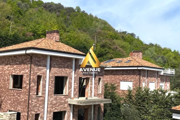 Shtepi ne shitje Vila Luksoze ne Tirane, 3+1, Mobilimi Bosh, pa mobiluar, Pagesa 475,800  Euro.