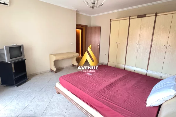 Jepet me Qira  Ambient per zyra 166 m2, Apartament 3+1+2, Tirane 