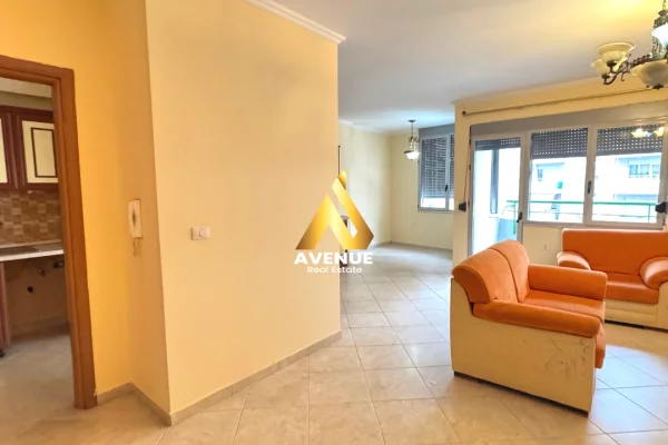 Ambient biznesi me qera 3+1 ne Tirane - 1,200 Euro