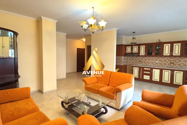 Ambient biznesi me qera 3+1 ne Tirane - 1,200 Euro