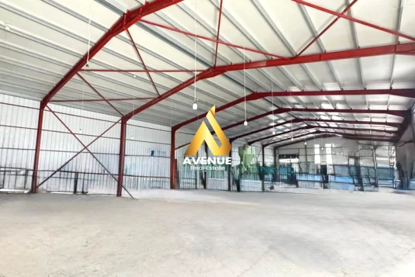 Ambiente Commerciale in Affitto 6+1 a Tirana - 3,500 Euro