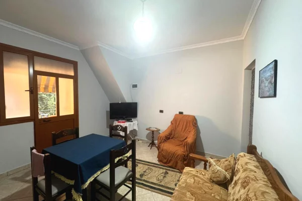 Shtepi me qera 1+1 ne Tirane - 25,000 Leke