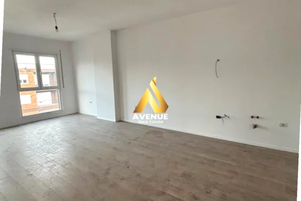 Shtepi ne shitje Apartament ne Tirane, 2+1, Mobilimi Bosh, pa mobiluar, Pagesa 106,000  Euro.
