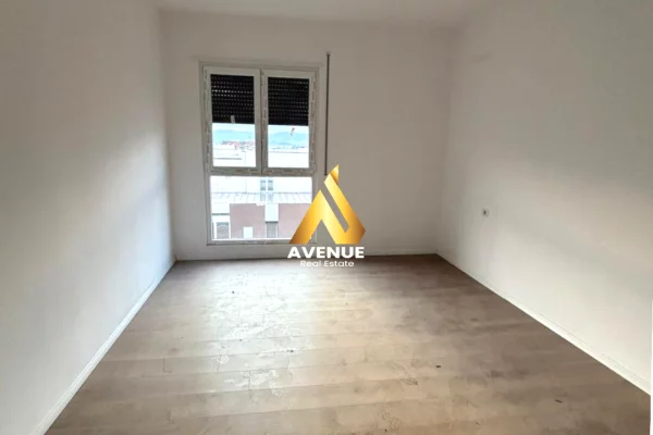Shtepi ne shitje Apartament ne Tirane, 2+1, Mobilimi Bosh, pa mobiluar, Pagesa 171,700  Euro.