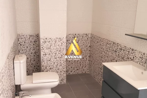 Shtepi ne shitje Apartament ne Tirane, 3+1, Mobilimi Pjeserisht e mobiluar, Pagesa 350,000  Euro.