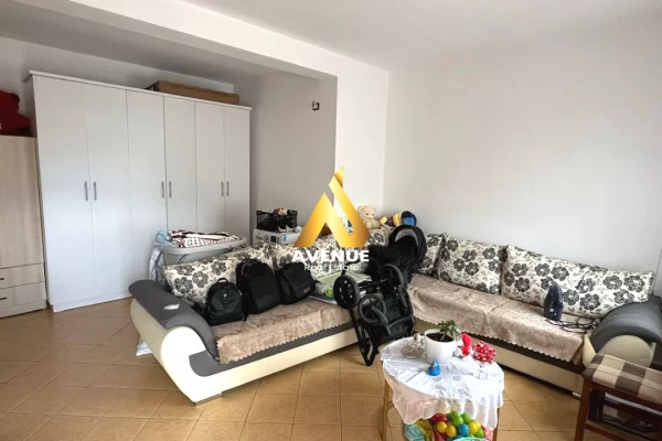 Shtepi me qera Shtepi Private ne Tirane, 2+1, Mobilimi E mobiluar, Pagesa 450  Euro.