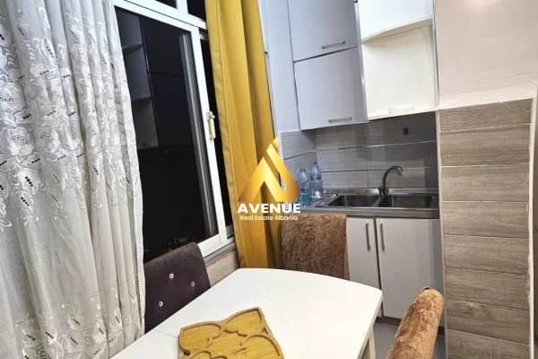 Shtepi me qera Apartament ne Tirane, 2+1, Mobilimi E mobiluar, Pagesa 50,000  Leke.