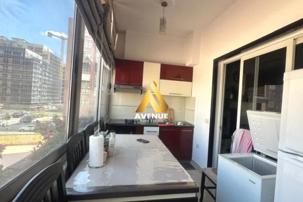 Shtepi ne shitje Apartament ne Tirane, 2+1, Mobilimi E mobiluar, Pagesa 186,000  Euro.