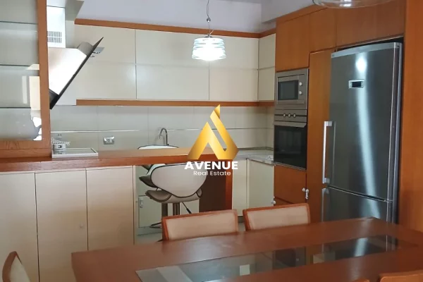 Appartamento in affitto a Tirana 2+1, Arredato