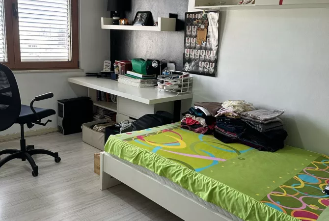 Shtepi ne shitje Apartament ne Tirane, 3+1, Mobilimi E mobiluar, Pagesa 230,000  Euro.