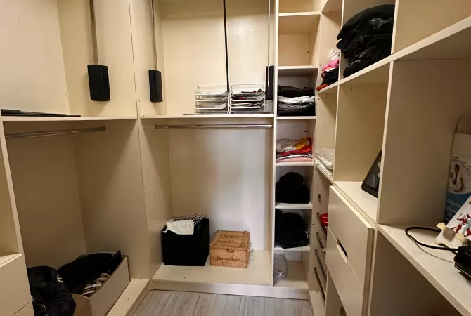 Shtepi ne shitje Apartament ne Tirane, 3+1, Mobilimi E mobiluar, Pagesa 230,000  Euro.