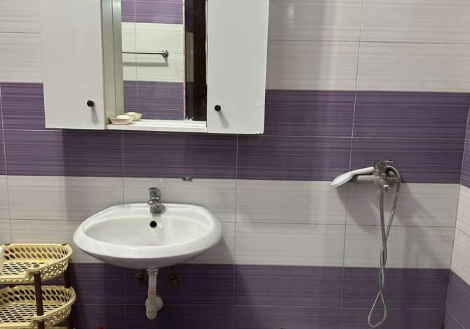 Shtepi me qera Apartament ne Tirane, 2+1, Mobilimi E mobiluar, Pagesa 40,000  Leke.