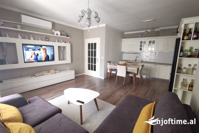 Shtepi me qera 2+1 ne Tirane - 52,000 Leke