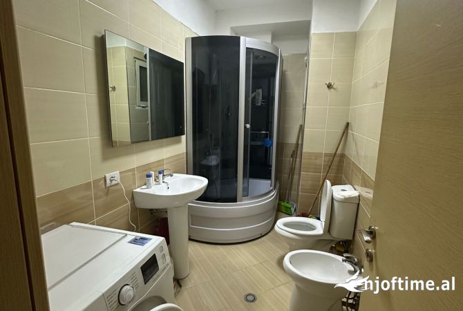 Shtepi me qera Apartament ne Tirane, 2+1, Mobilimi E mobiluar, Pagesa 55,000  Leke.