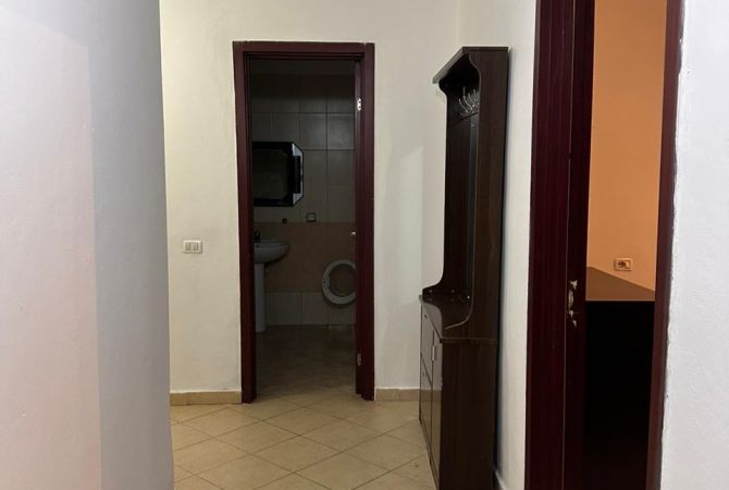 Shtepi me qera Apartament ne Tirane, 2+1, Mobilimi E mobiluar, Pagesa 35,000  Leke.